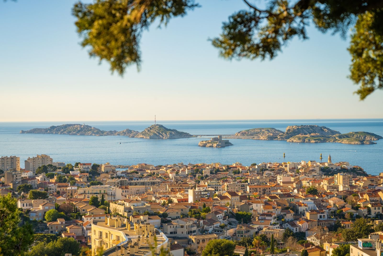 Marseille et son littoral Vue de Marseille et de la Méditerranée depuis les hauteurs